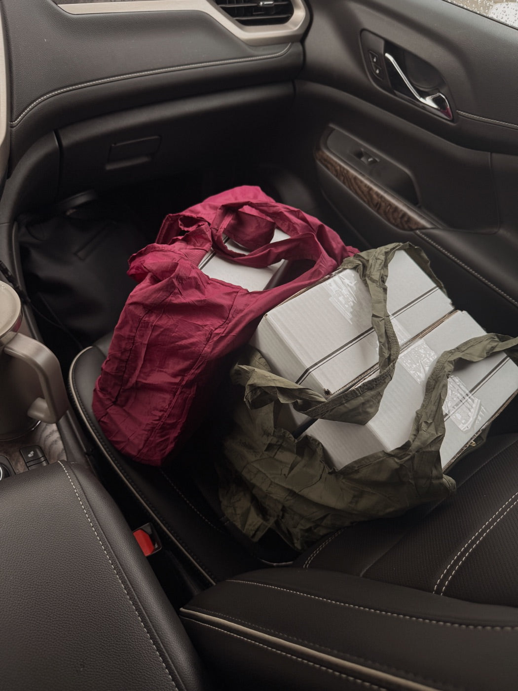 Två Lovelle Fold med paket i bilen